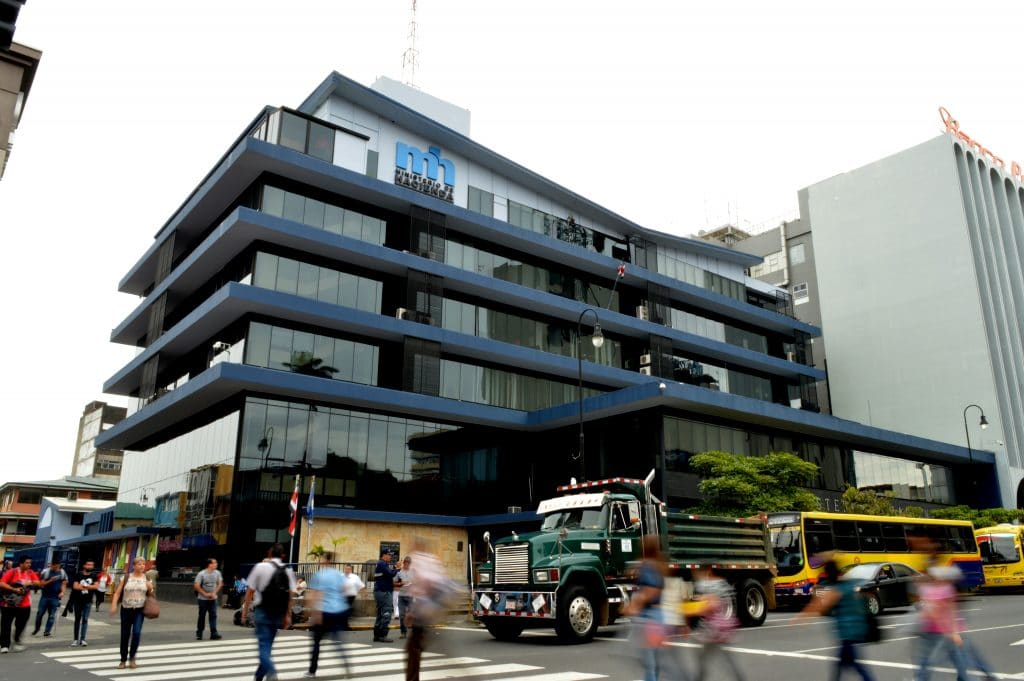 Imagen principal del artículo: Hacienda presenta recorte al gasto y suspensión del 15% de jornada laboral de 35 mil funcionarios