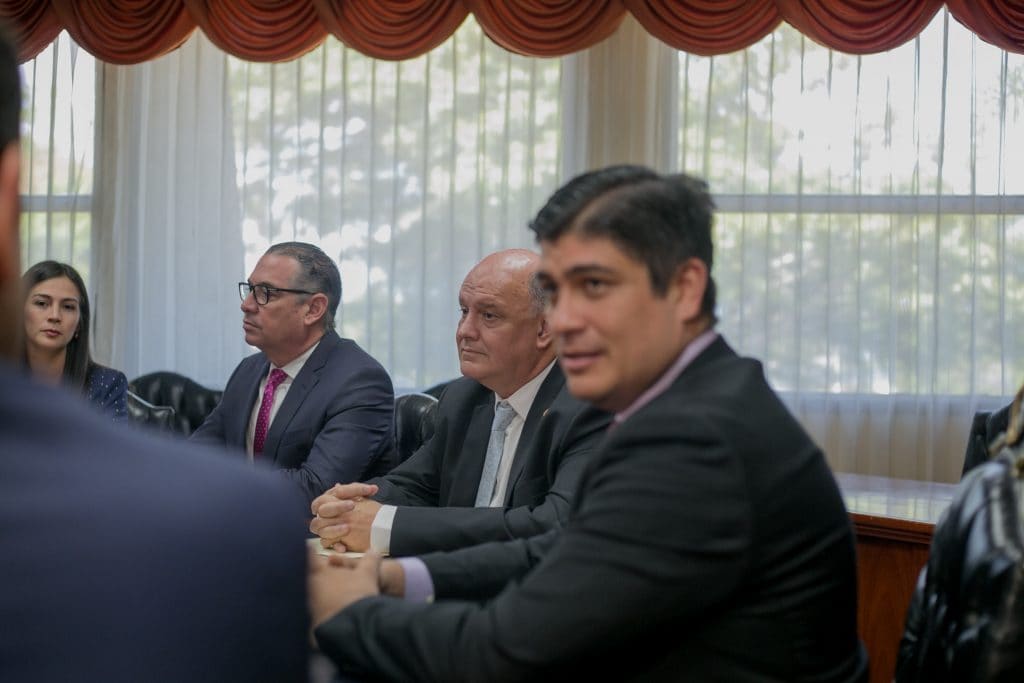 Imagen principal del artículo: ¿Qué tan a la derecha está el Gobierno PAC? Pues… “A Eli Feinzaig le gusta esto”