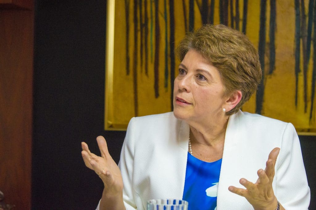 Imagen principal del artículo: "La regla fiscal realmente se ha vuelto una excepción", dice contralora Marta Acosta