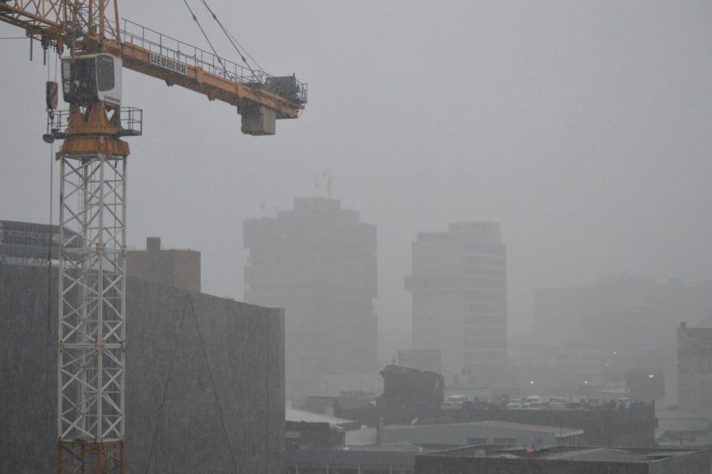 Imagen principal del artículo: CNE declara alerta amarilla en gran parte del país por aumento en lluvias para este fin de semana