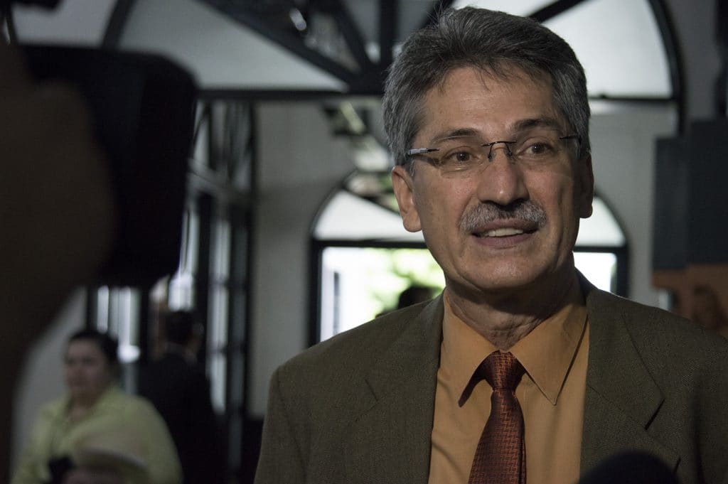 Imagen principal del artículo: Alvarado pide renuncia a Welmer Ramos, diputado se sostiene en la curul