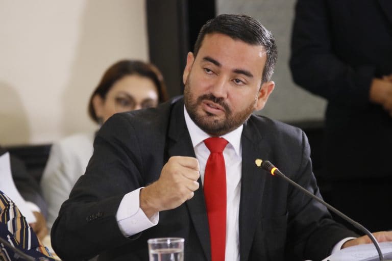 Jonathan Prendas votó en contra un proyecto porque lo propuso Patricia Mora