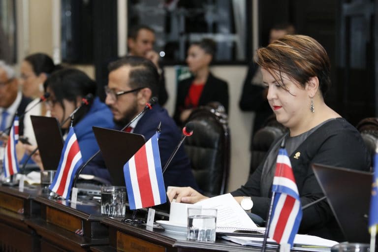 Laura Guido del PAC electa primera secretaria del directorio