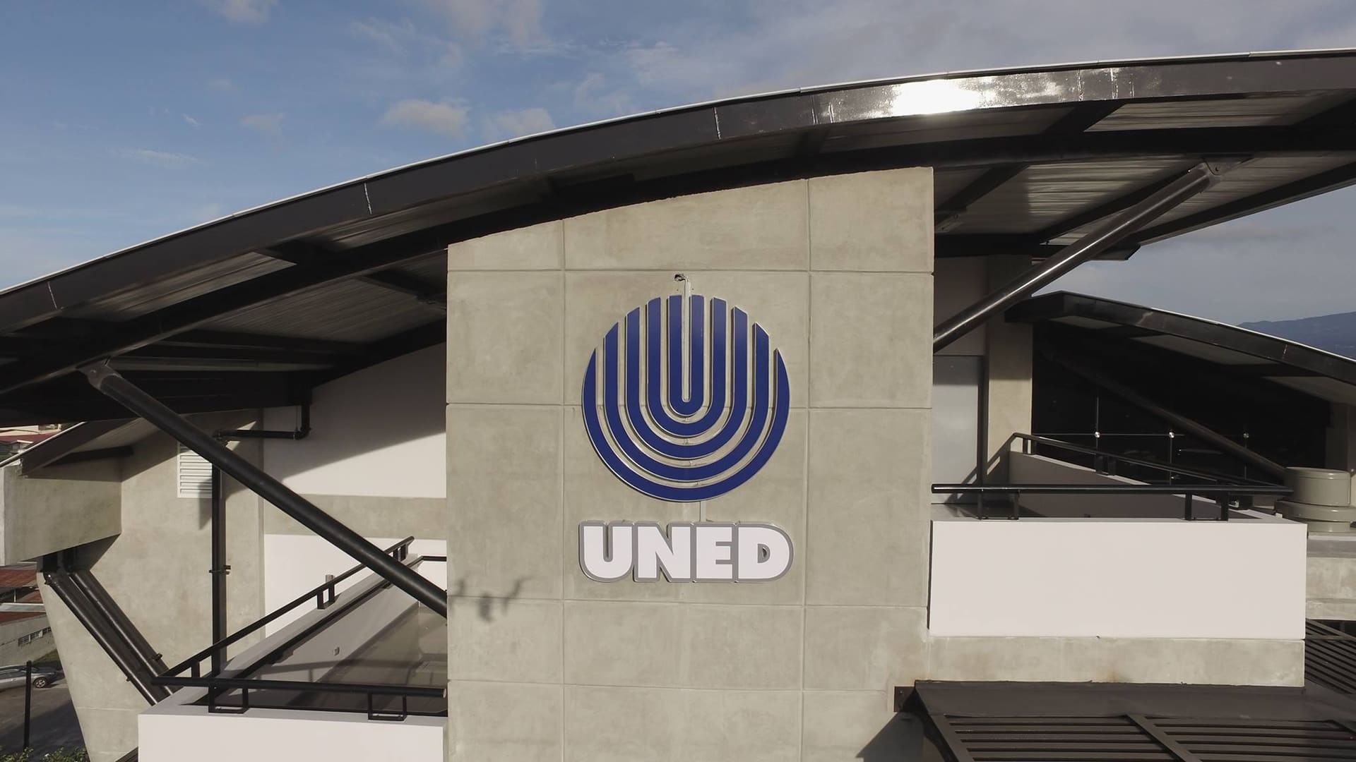 Imagen principal del artículo: UNED organiza Expo Empleabilidad en Seguridad con empresas del sector y el OIJ