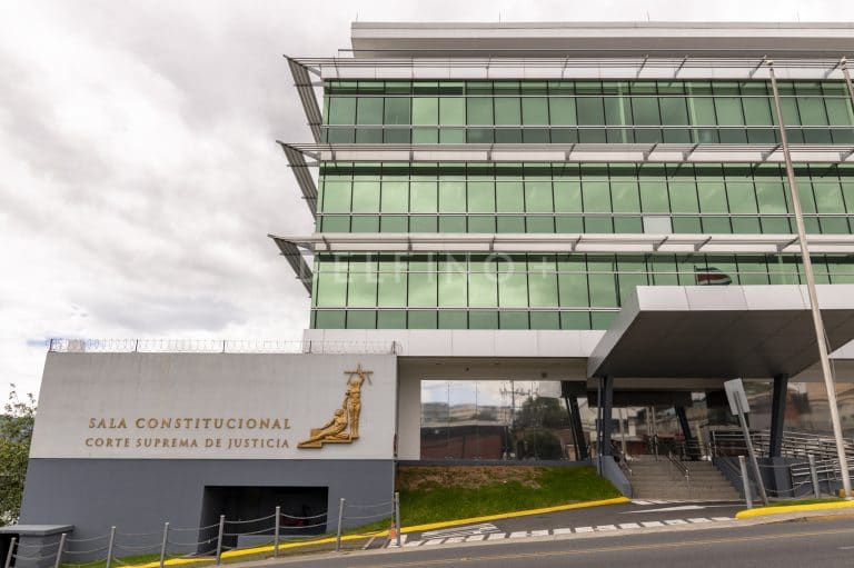 4 inconstitucionalidades de procedimiento y 11 de fondo: esto alega consulta a Sala IV contra jornadas de 12 horas