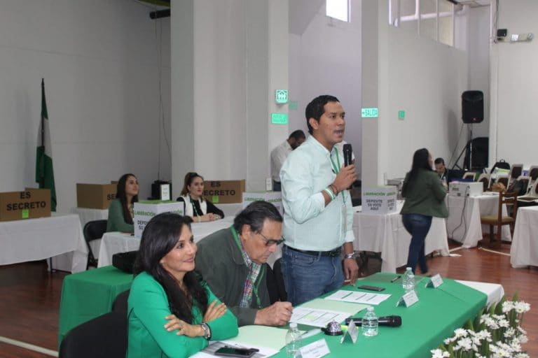 De polémicas partidarias