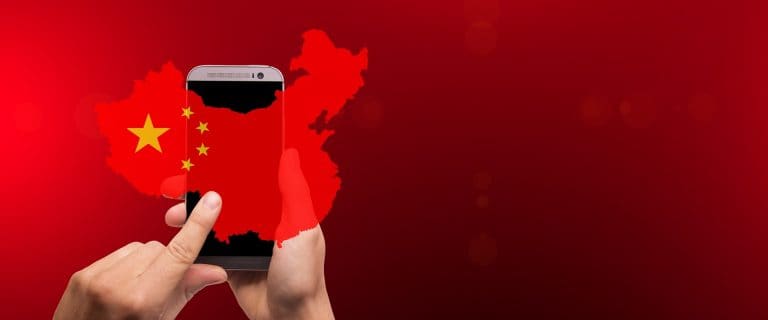 Apple de rodillas ante China; migrantes paralizan frontera entre México y Estados Unidos.