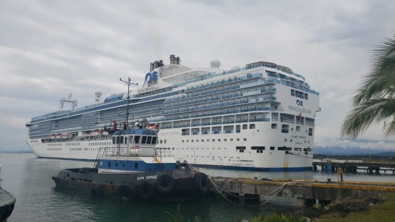 Mañana atraca crucero con 97 costarricenses varados en diferentes partes del  mundo