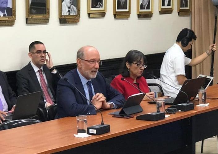 Imagen principal del artículo: Tensión marca encuentro entre legisladores y rector de la UCR