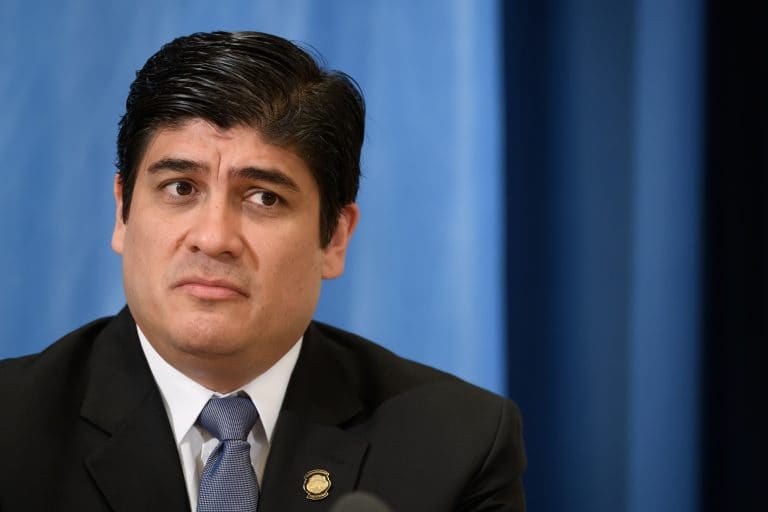 Ministro de Agricultura anuncia que Carlos Alvarado vetó la Ley de Cannabis Medicinal y Cáñamo Industrial
