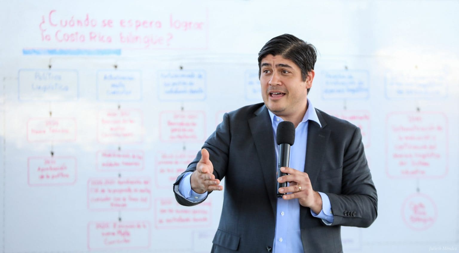 Imagen principal del artículo: Alvarado molesto por interpretación de Contraloría sobre regla fiscal: la cataloga de "suicidio"