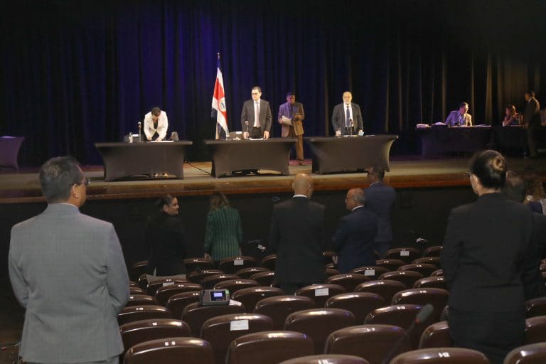 Aprobados $500 millones contra COVID-19 y pensiones para 10 mil adultos mayores en pobreza