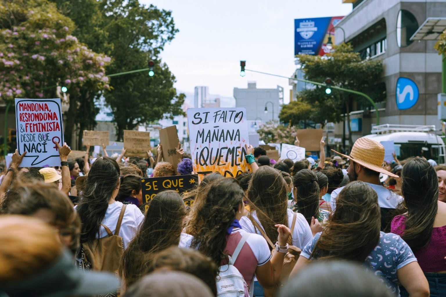 Imagen principal del artículo: 43 diputados aprueban ampliar concepto de feminicidio y otros delitos contra las mujeres