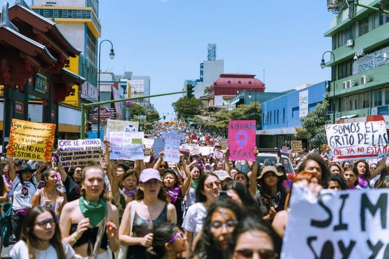 Organizaciones de mujeres defienden al Poder Judicial y rechazan recortes presupuestarios