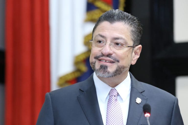 Pedido de veto a salida de municipalidades de la Regla Fiscal motivó salida de Rodrigo Chaves