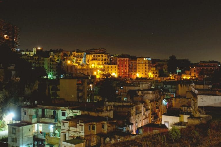 Pandillas decretan toque de queda en favelas; Turquía acusa a 20 sauditas por asesinato de periodista