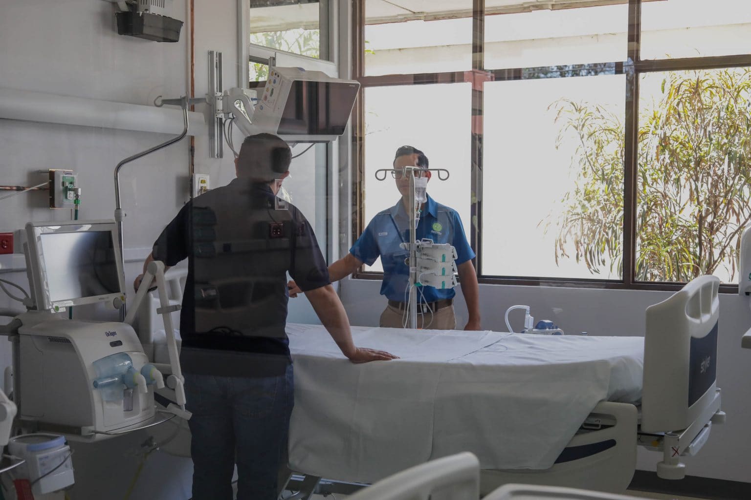 Imagen principal del artículo: Actividad familiar en Alajuelita deja 10 infectados con COVID-19; uno de ellos está hospitalizado