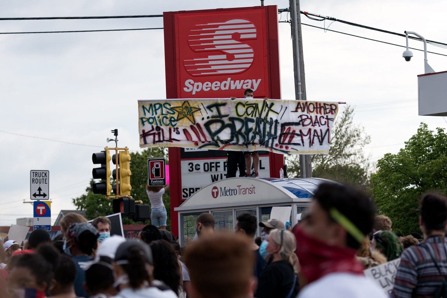 Imagen principal del artículo: Protestas en Minneapolis; extradición de VP de Huawei a EE.UU