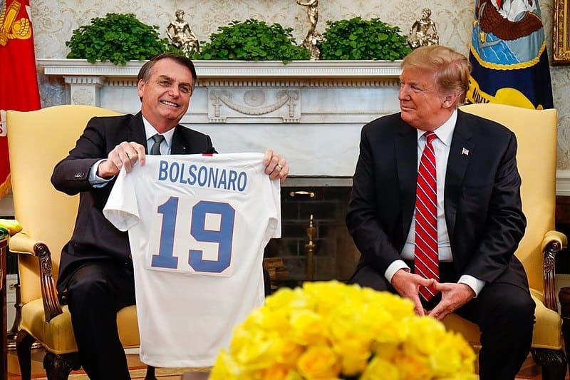 Imagen principal del artículo: Google, Facebook y Twitter testificarán ante Senado brasileño por no eliminar mensajes de Bolsonaro sobre el coronavirus