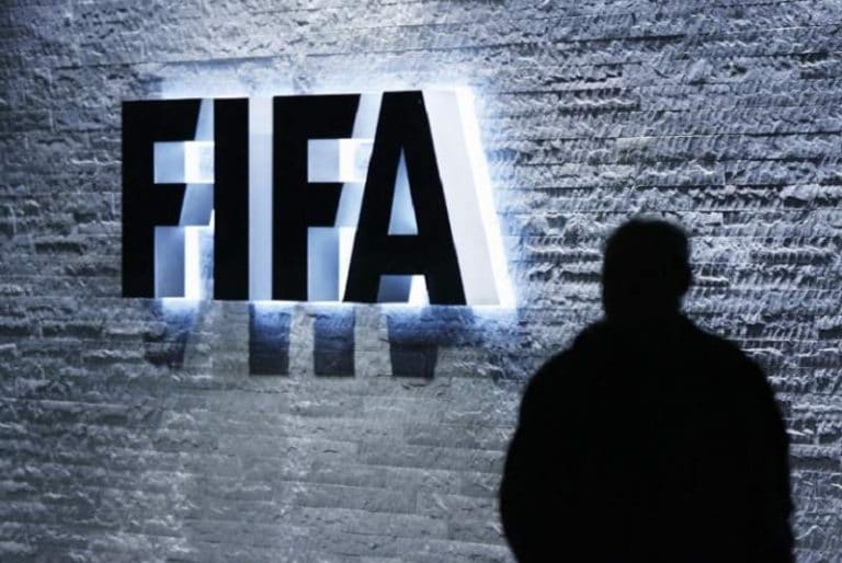 FIFA desbloquea $1500 millones para salvar al fútbol de una crisis fatal