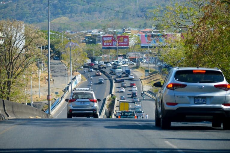 Restricción vehicular no aplicará durante las vacaciones de medio año