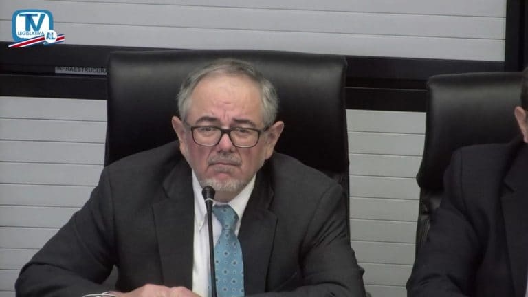 Renuncia el Superintendente General de Entidades Financieras, Bernardo Alfaro