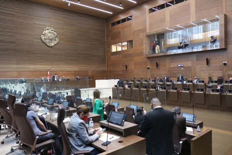 Luego del veto total, esto sigue ahora con el proyecto de pesca de arrastre en el Congreso