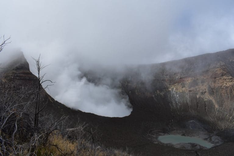 Reciente erupción del volcán Turrialba es la más importante de los últimos cuatro años