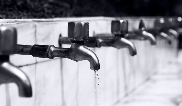 Gobierno recomienda teletrabajo tras contaminación en fuentes de agua