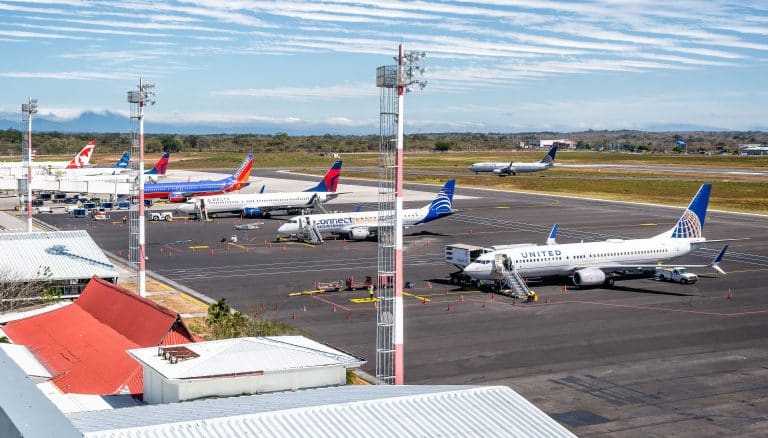Canatur señala “desorden operativo” del Gobierno por cierres del Aeropuerto Daniel Oduber