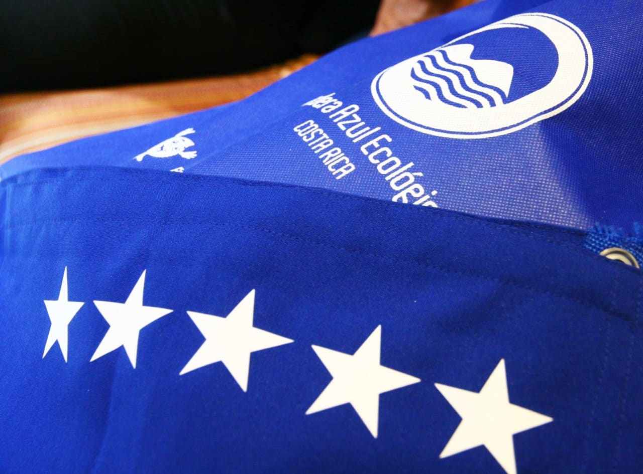 Imagen principal del artículo: Bandera azul ecológica: un ejemplo de cultura sostenible
