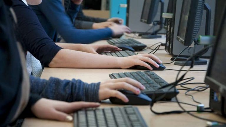 ICE lanza cartel para que empresas privadas instalen infraestructura de tecnología 5G