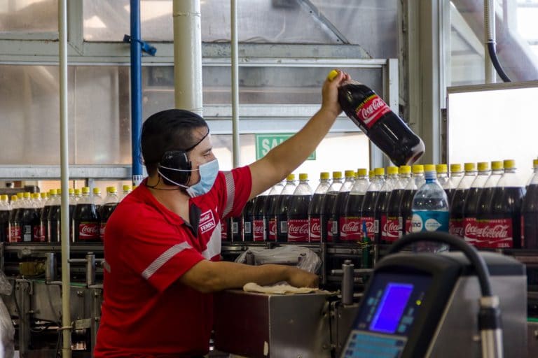 Sistema Coca-Cola traza meta de protección del agua