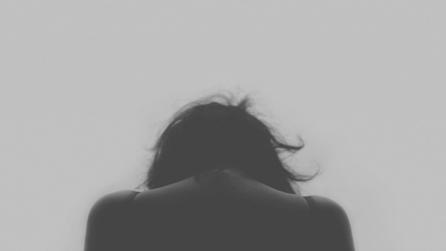 Imagen principal del artículo: ¿Las víctimas tenemos un deber de denunciar la violencia sexual o la de pareja?