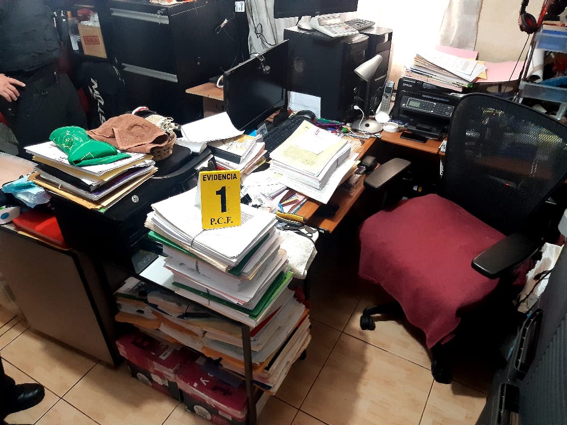 Imagen principal del artículo: Allanan oficinas de agente aduanero por presunta defraudación de 13.200.000 colones con facturas falsas