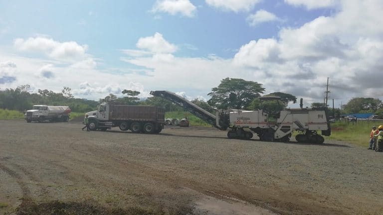 Aviación Civil arranca construcción de nueva pista de aterrizaje en aeródromo de Quepos