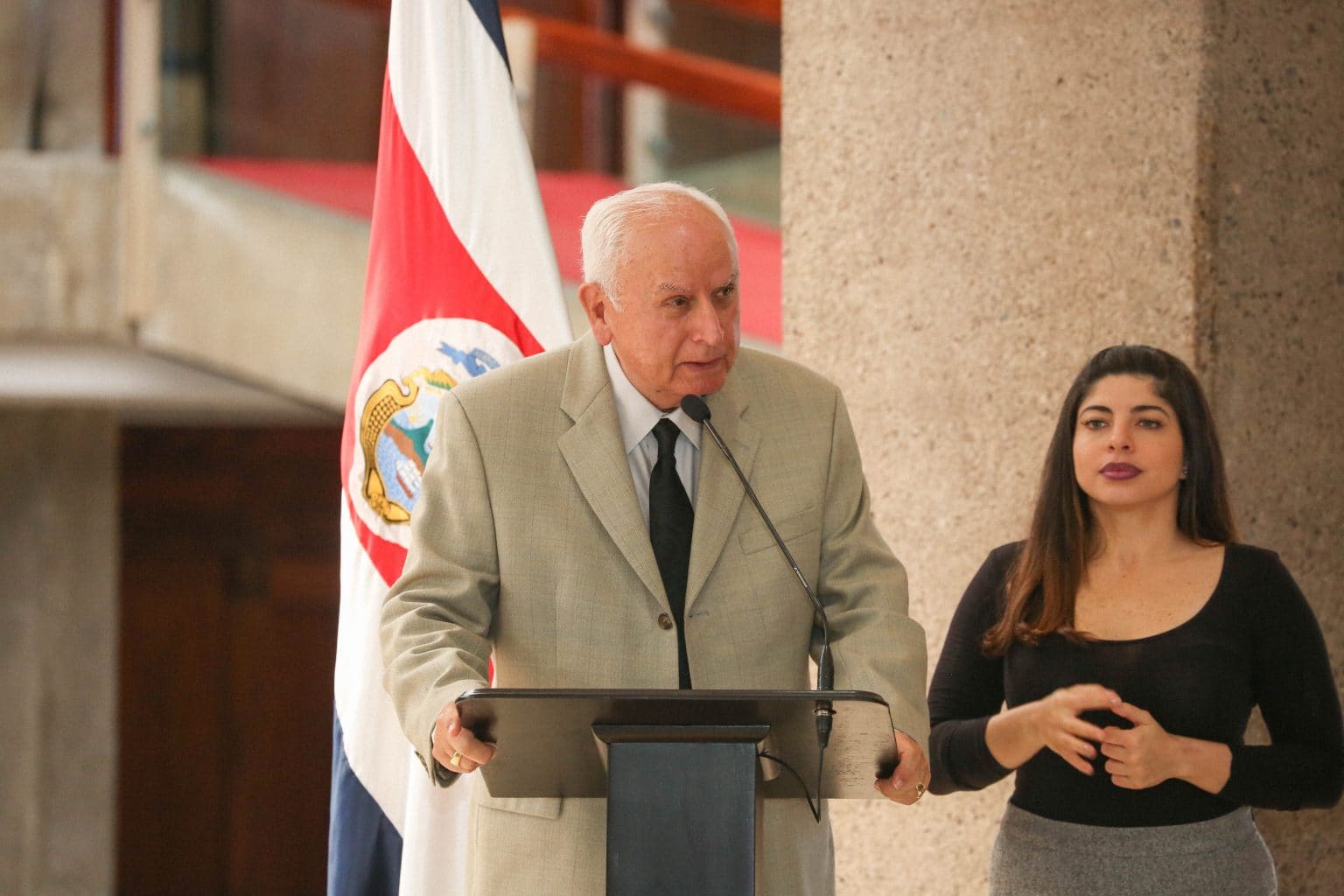 Imagen principal del artículo: Gobierno propone ley para que acusados de corrupción no puedan participar en contrataciones del MOPT