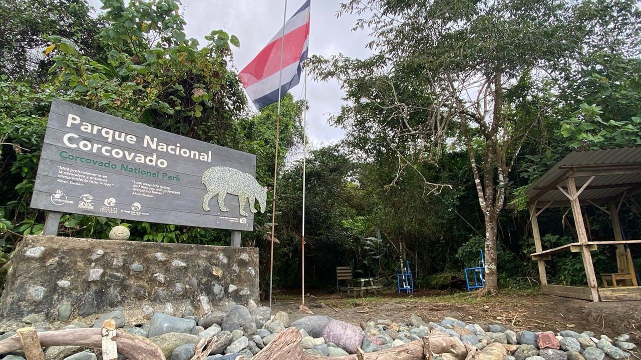 Imagen principal del artículo: Organizaciones ambientales piden investigar vertidos de aguas residuales en Corcovado y auditar áreas protegidas