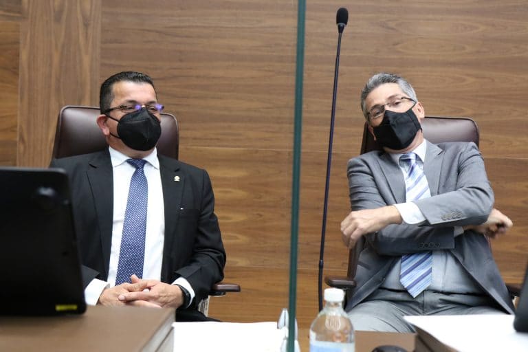 Ramos amarra su candidatura, Robles complica la suya