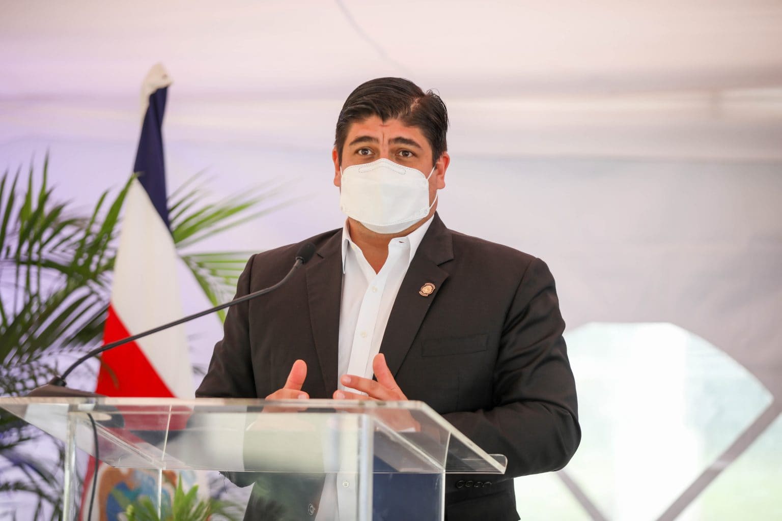 Imagen principal del artículo: Carlos Alvarado veta el decreto legislativo de rebaja del marchamo 2022