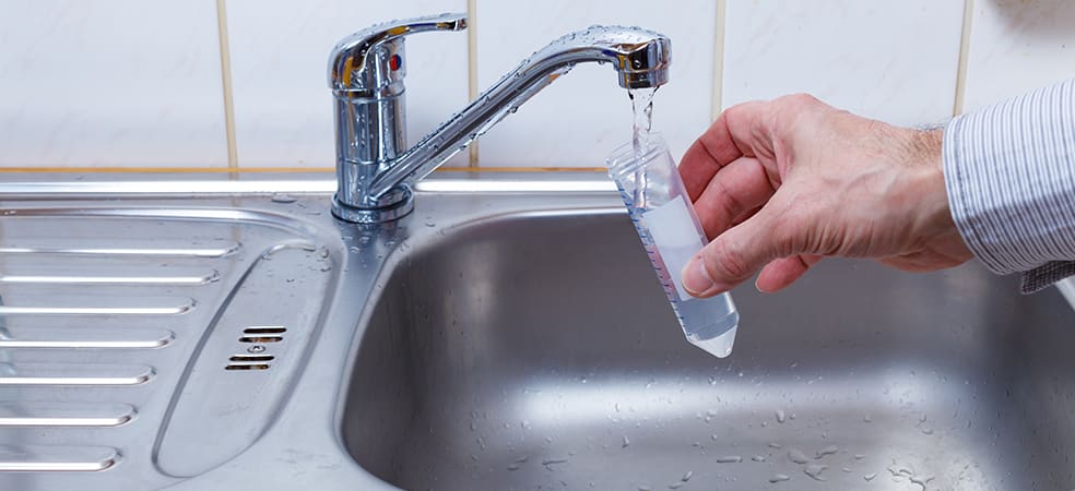 Imagen principal del artículo: Aresep ordena al AyA intervenir por presencia de aluminio en agua de dos acueductos comunales