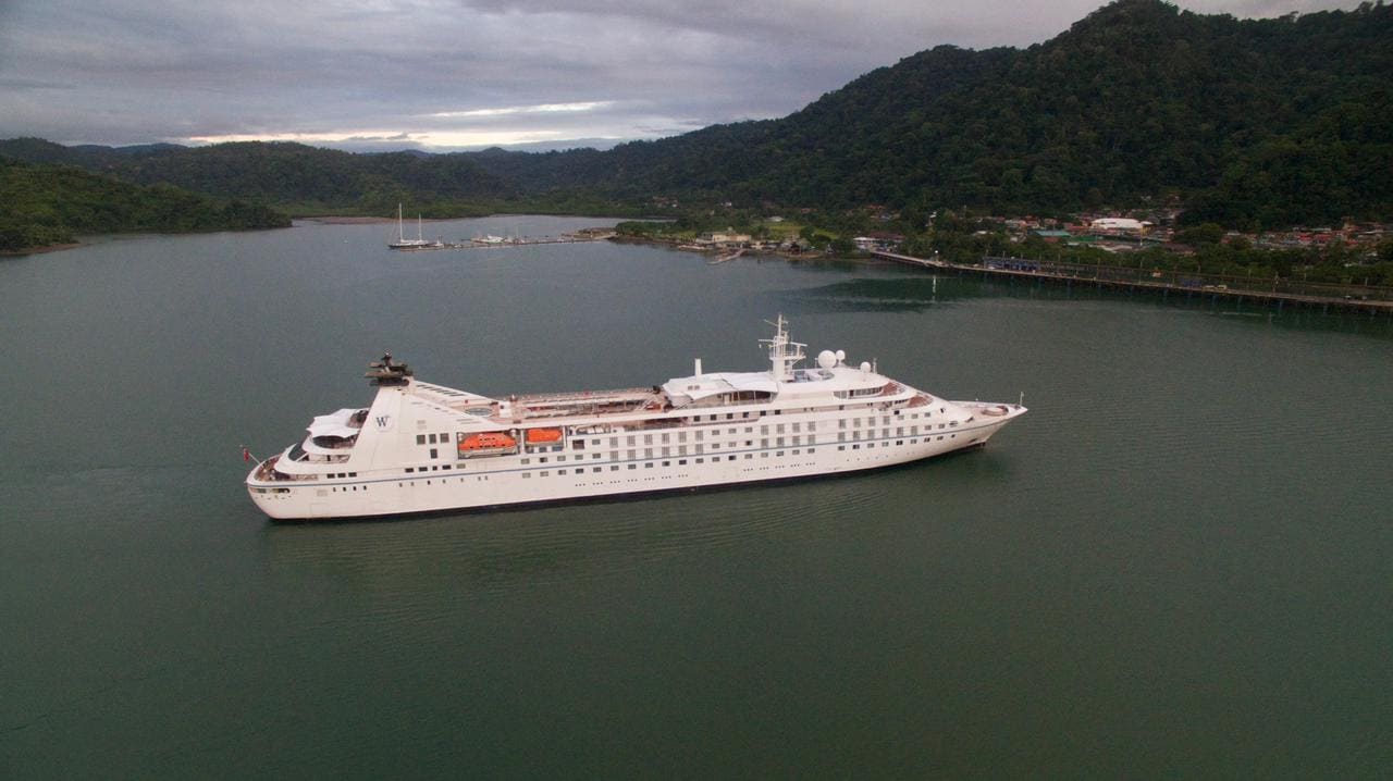 Imagen principal del artículo: Golfito recibió el primer crucero con turistas después de 17 meses de cierre por la pandemia