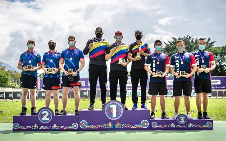 Tiradores con arco costarricenses ganaron bronce en clasificatorio mundialista de Medellín, Colombia