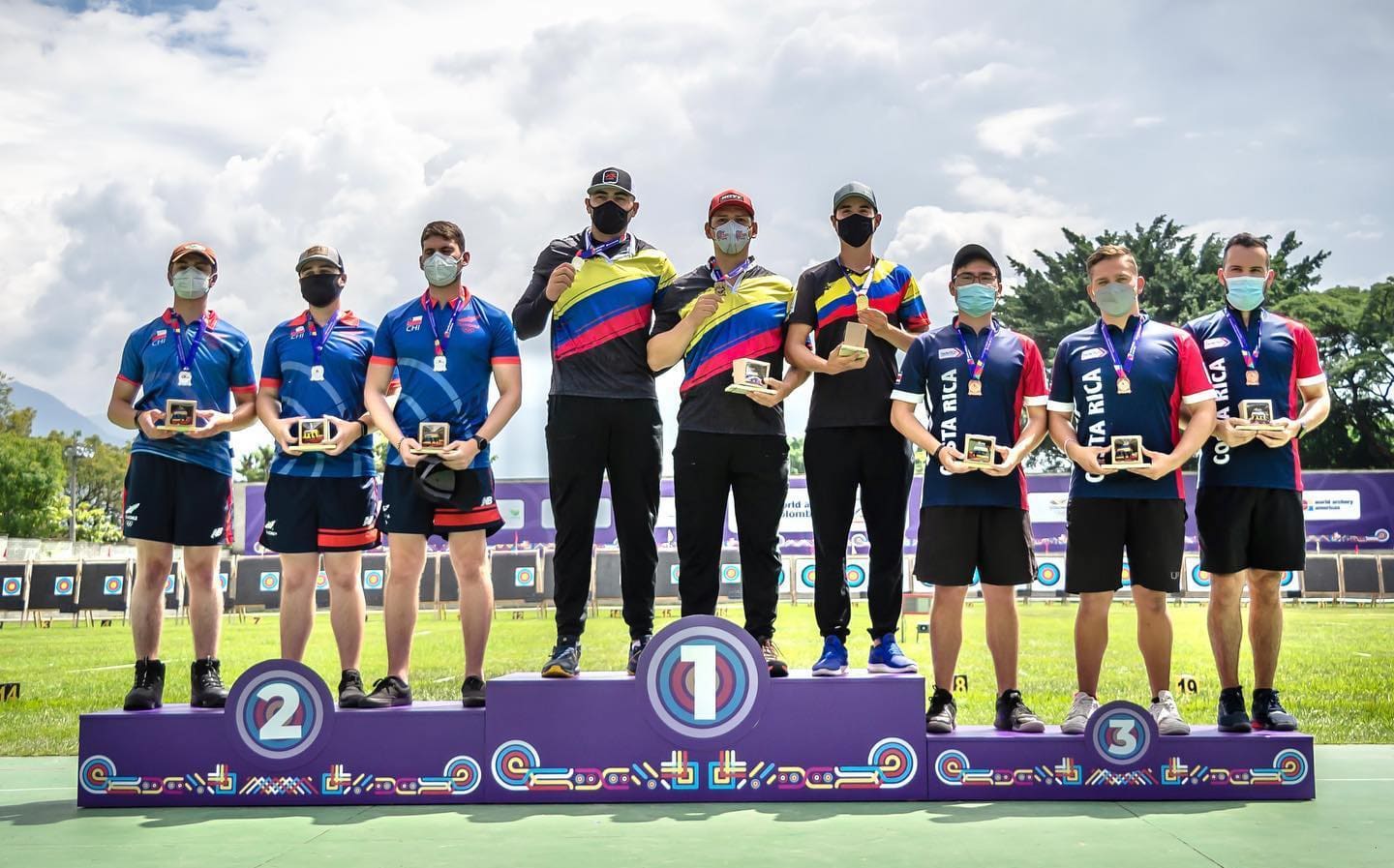 Imagen principal del artículo: Tiradores con arco costarricenses ganaron bronce en clasificatorio mundialista de Medellín, Colombia