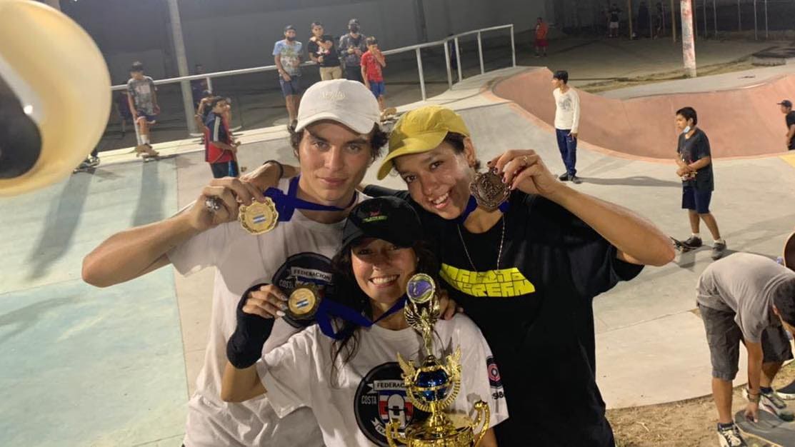 Imagen principal del artículo: Skaters costarricenses dominaron a placer el Centroamericano que se realizó en El Salvador