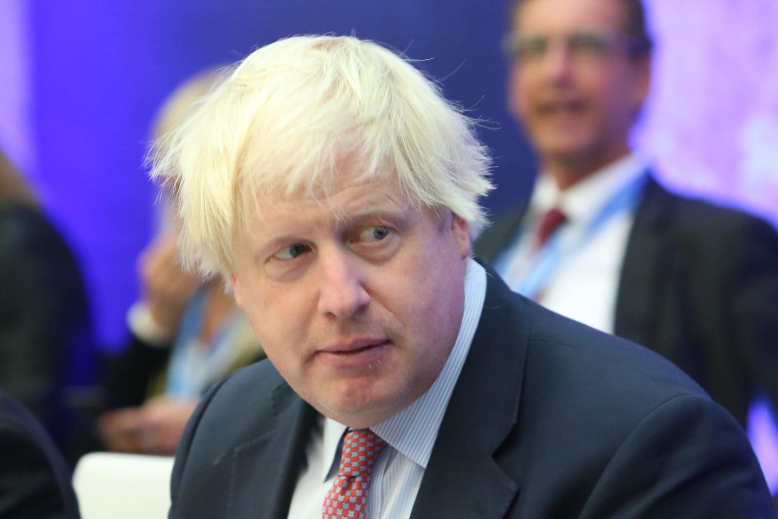 Imagen principal del artículo: Reino Unido: Gobierno de Johnson pende de un hilo tras renuncia de ministros clave 