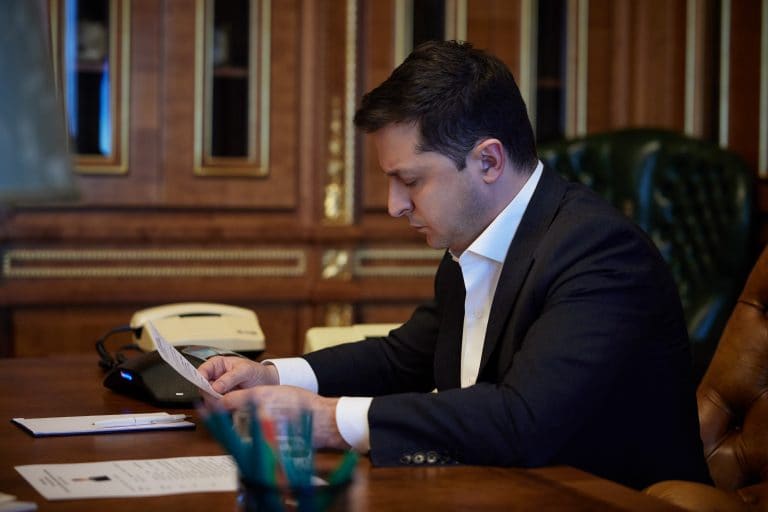 Se intensifican tensiones entre Zelenskyy y Trump por guerra en Ucrania