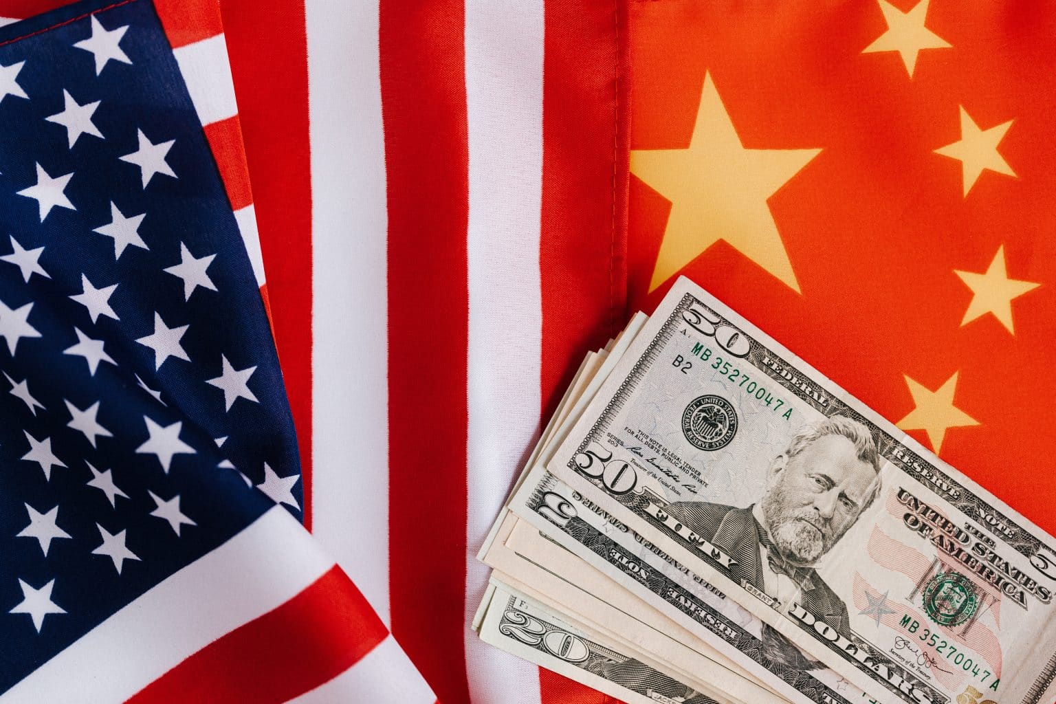Imagen principal del artículo: Guerra Fría y su segunda parte; las potencias mundiales de Estados Unidos y China se enfrentan