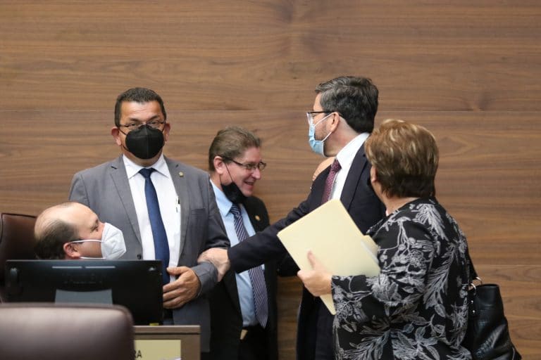 Congreso dispensa de trámite reformas a ley de cannabis, ley de nómadas digitales y regla fiscal