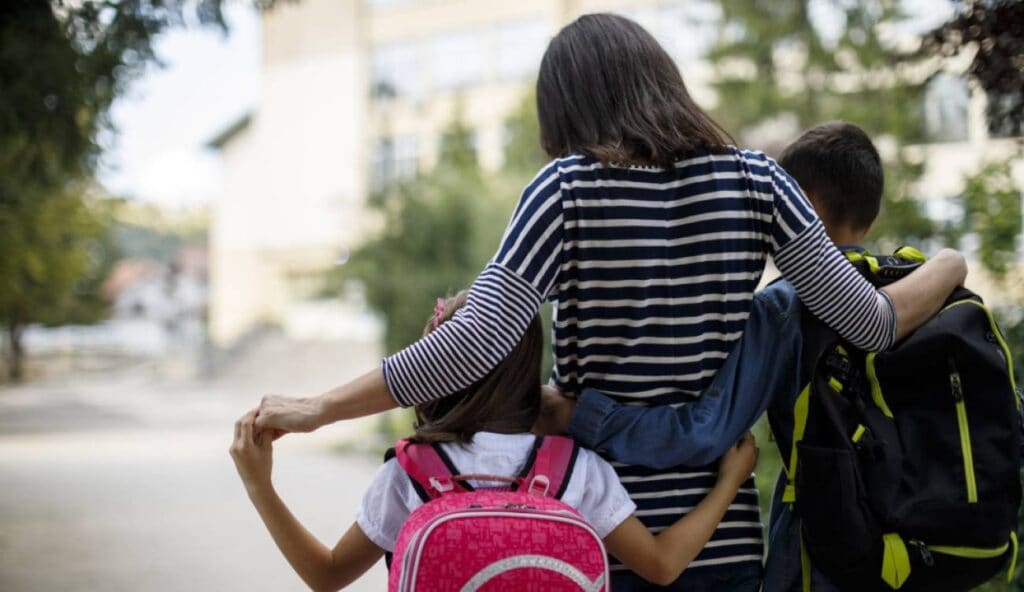 Imagen principal del artículo: "Juntas al Bachi" apoyará a madres en condición de vulnerabilidad para que terminen los estudios desde casa